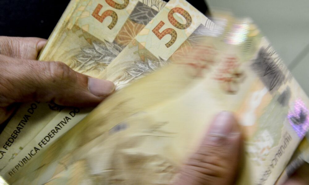 inflacao-de-outubro-fica-em-0,24%,-puxada-pelas-passagens-aereas