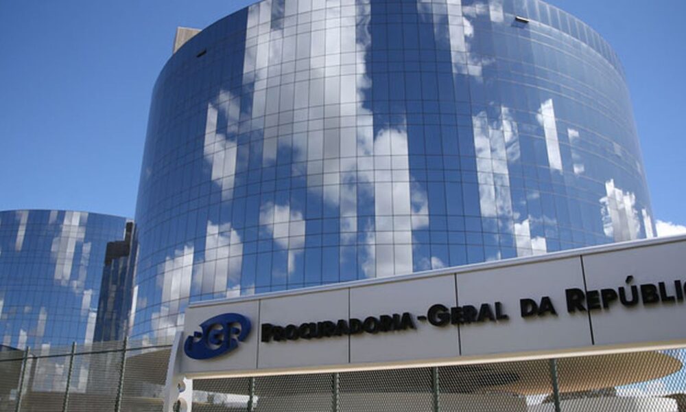 pgr-denuncia-deputado-por-racismo-contra-almeida-e-injuria-contra-lula