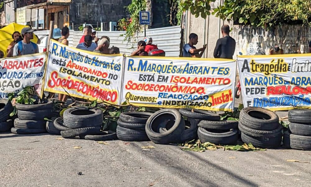 moradores-protestam-por-realocacao-em-bairro-proximo-a-mina-em-maceio