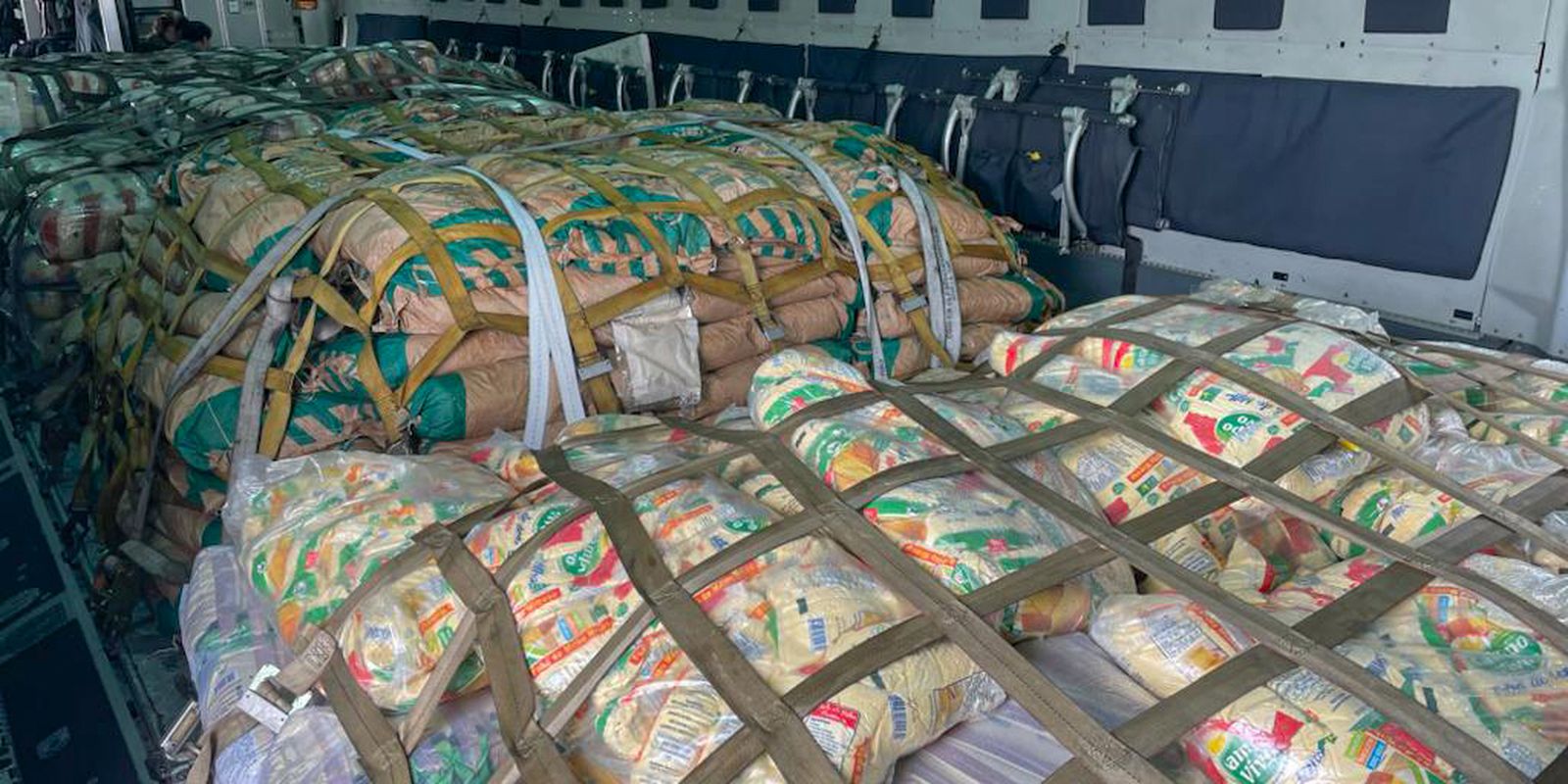 aviao-com-11-toneladas-de-ajuda-para-vitimas-da-guerra-decola-no-rj