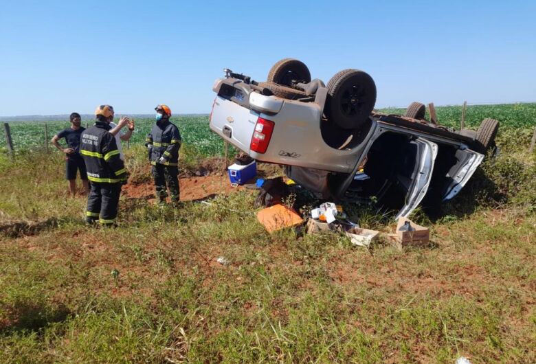 ms:-peca-solta-de-caminhao-provoca-capotamento-de-caminhonete-na-ms-338-–-folha-de-dourados-–-noticias-de-dourados-ms-e-regiao