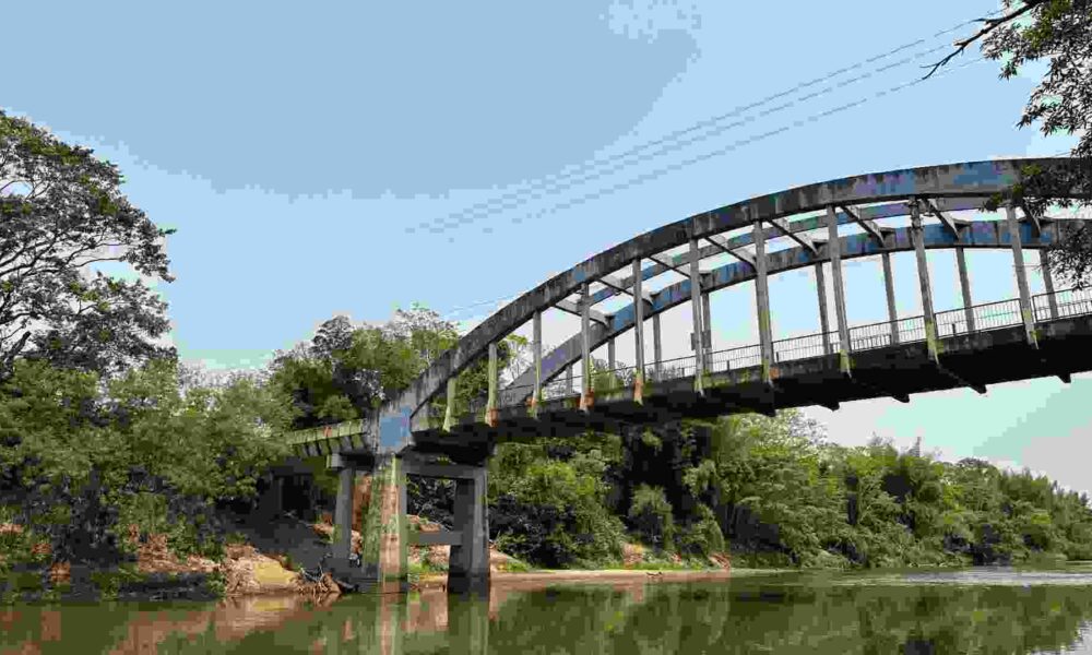 homem-e-socorrido-em-estado-grave-apos-cair-de-bicicleta-na-ponte-do-rio-miranda 