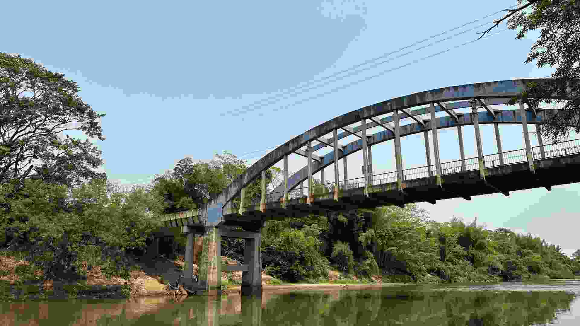 homem-e-socorrido-em-estado-grave-apos-cair-de-bicicleta-na-ponte-do-rio-miranda 