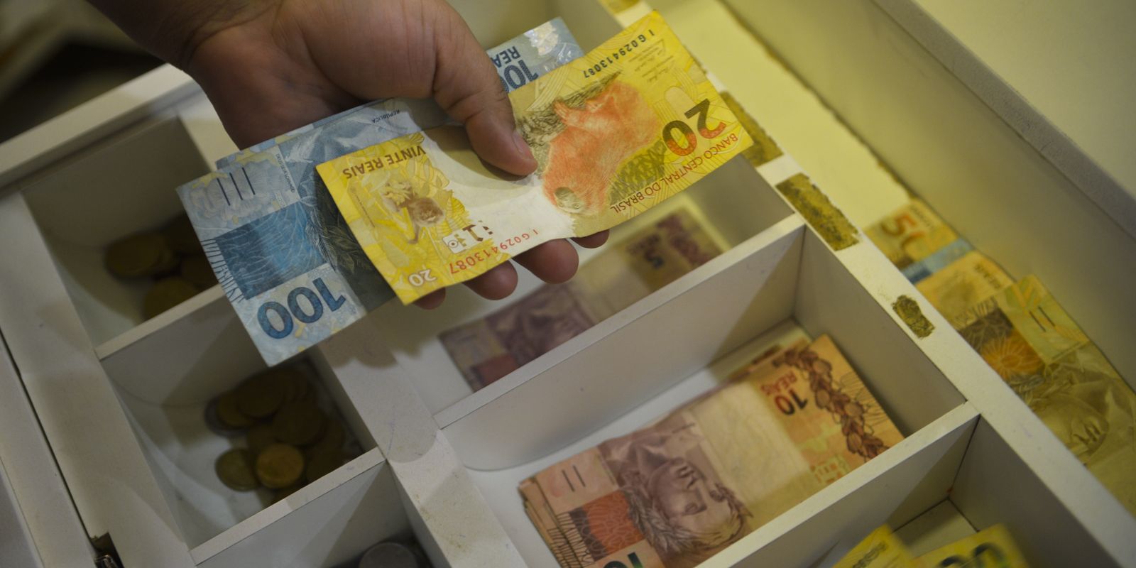 salario-minimo-de-r$-1.412-entra-em-vigor-nesta-segunda-feira