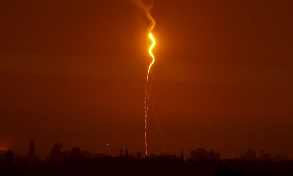combates-se-intensificam-em-gaza,-mas-israel-sinaliza-nova-tatica-com-retirada-de-tropas