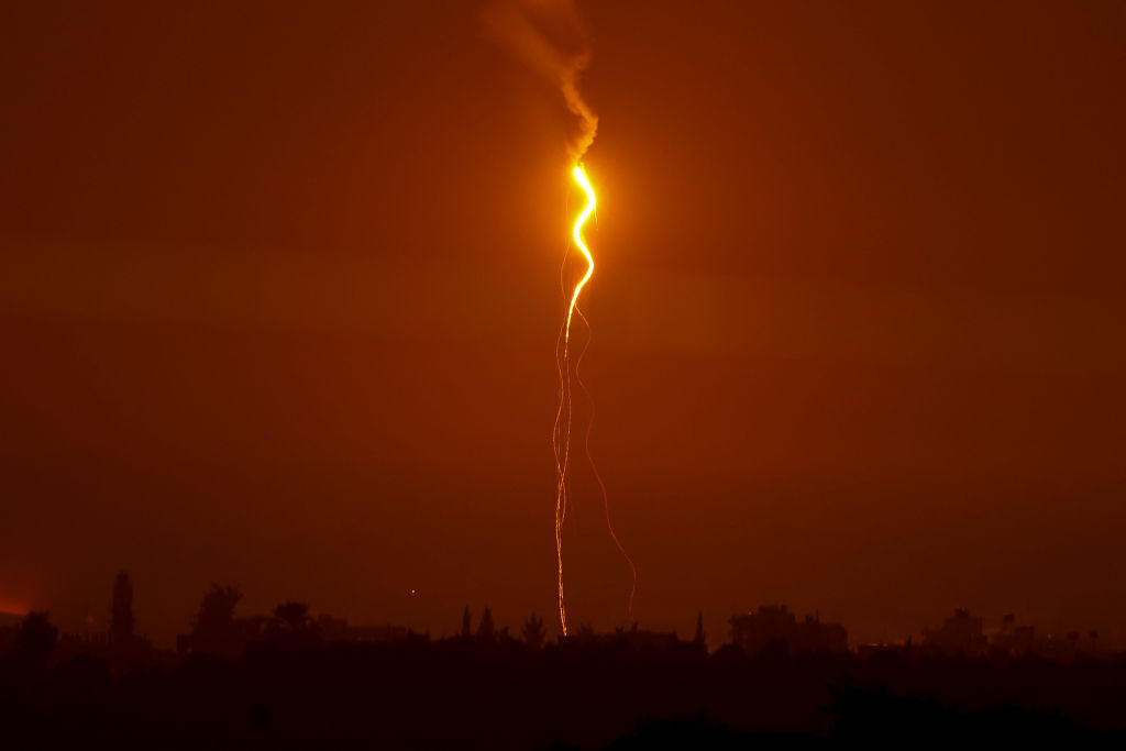 combates-se-intensificam-em-gaza,-mas-israel-sinaliza-nova-tatica-com-retirada-de-tropas