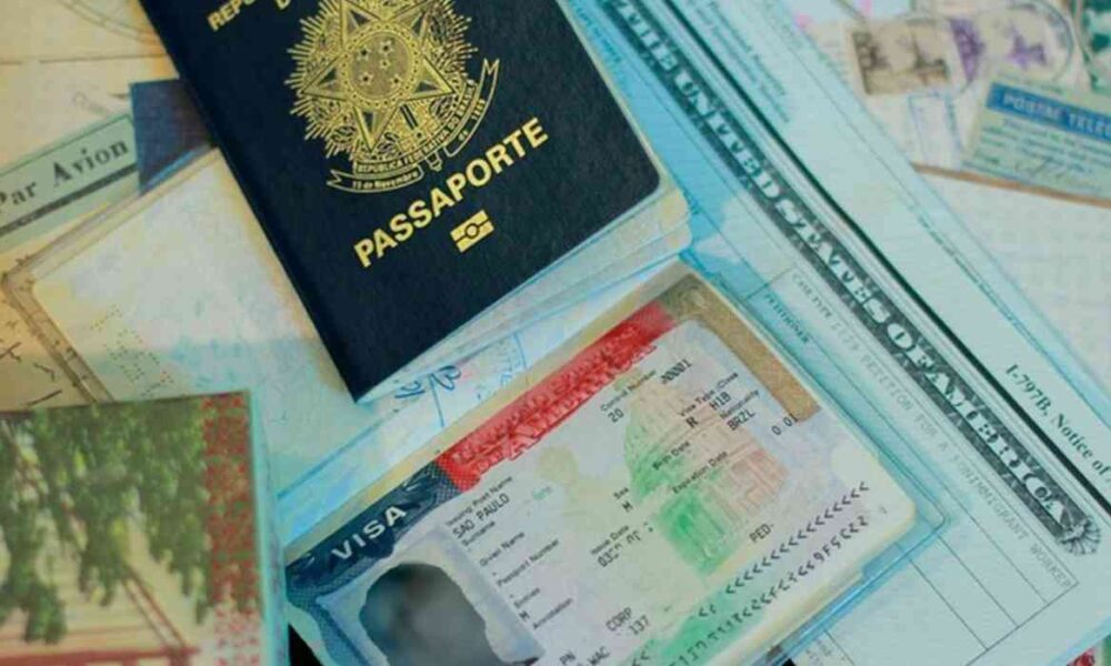 eua-reduzem-fila-e-emitem-mais-de-1-milhao-de-vistos-para-brasileiros-em-2023