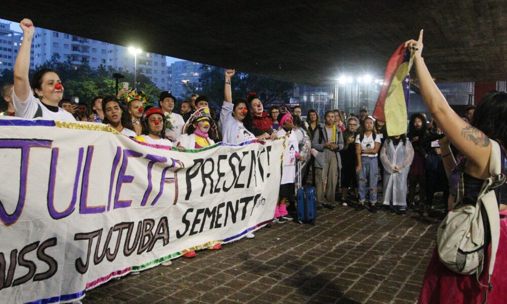 cicloativistas-fazem-ato-em-sp-em-homenagem-a-artista-venezuelana