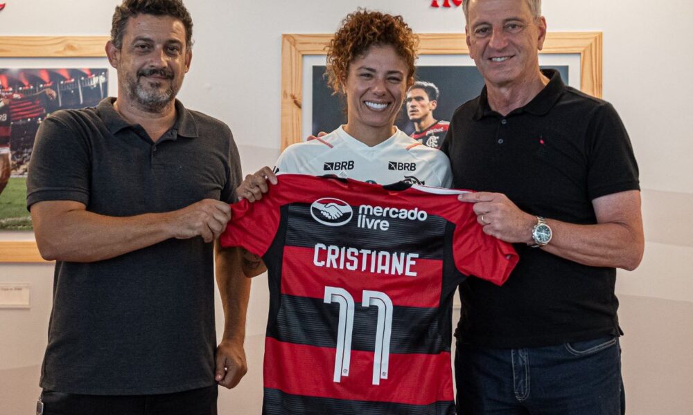 flamengo-anuncia-a-atacante-cristiane-para-o-futebol-feminino