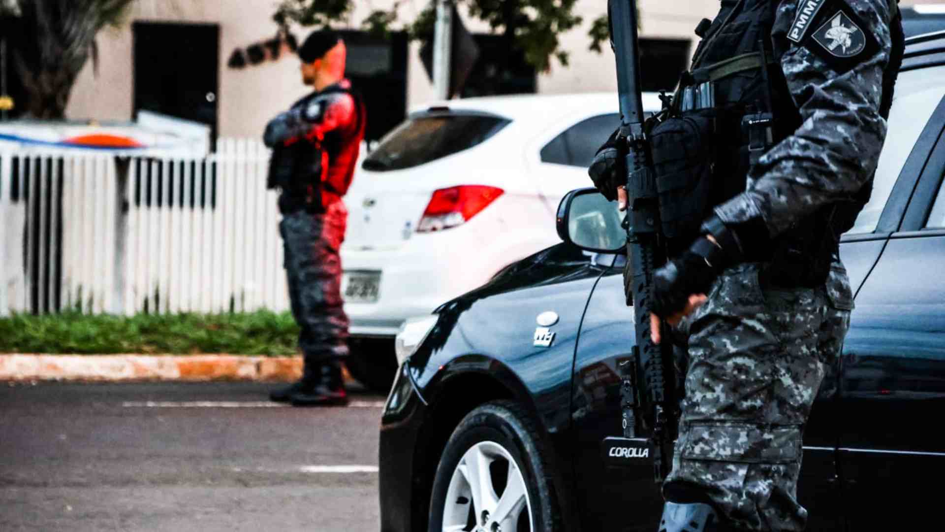 suspeitos-de-roubar-carro-sao-baleados-por-policial-de-folga-no-aero-rancho