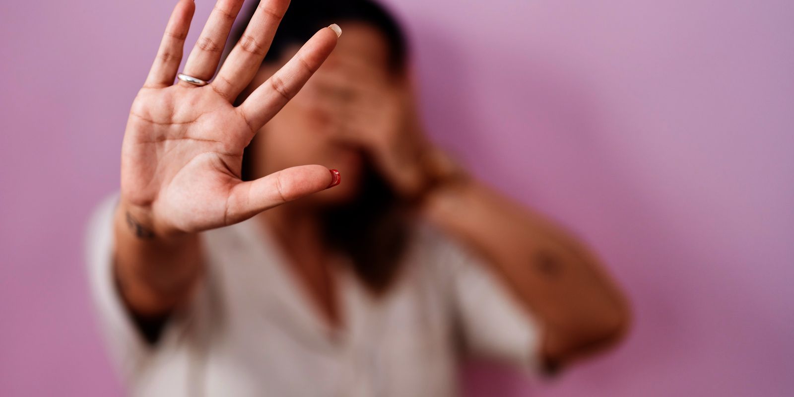 cartilha-reune-orientacoes-as-brasileiras-no-exterior-sobre-violencia