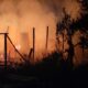 bombeiros-combatem-incendio-em-casa-de-madeira-na-avenida-guaicurus