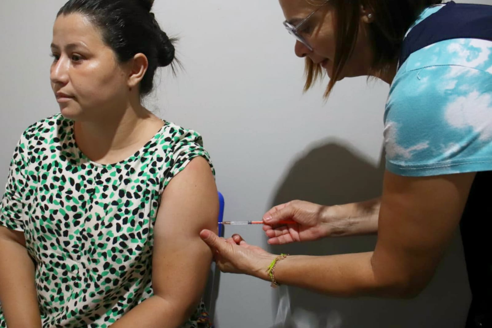 mulheres-sao-maioria-nas-quase-12-mil-pessoas-que-ja-se-vacinaram-contra-dengue-|-portal-prefeitura-de-dourados