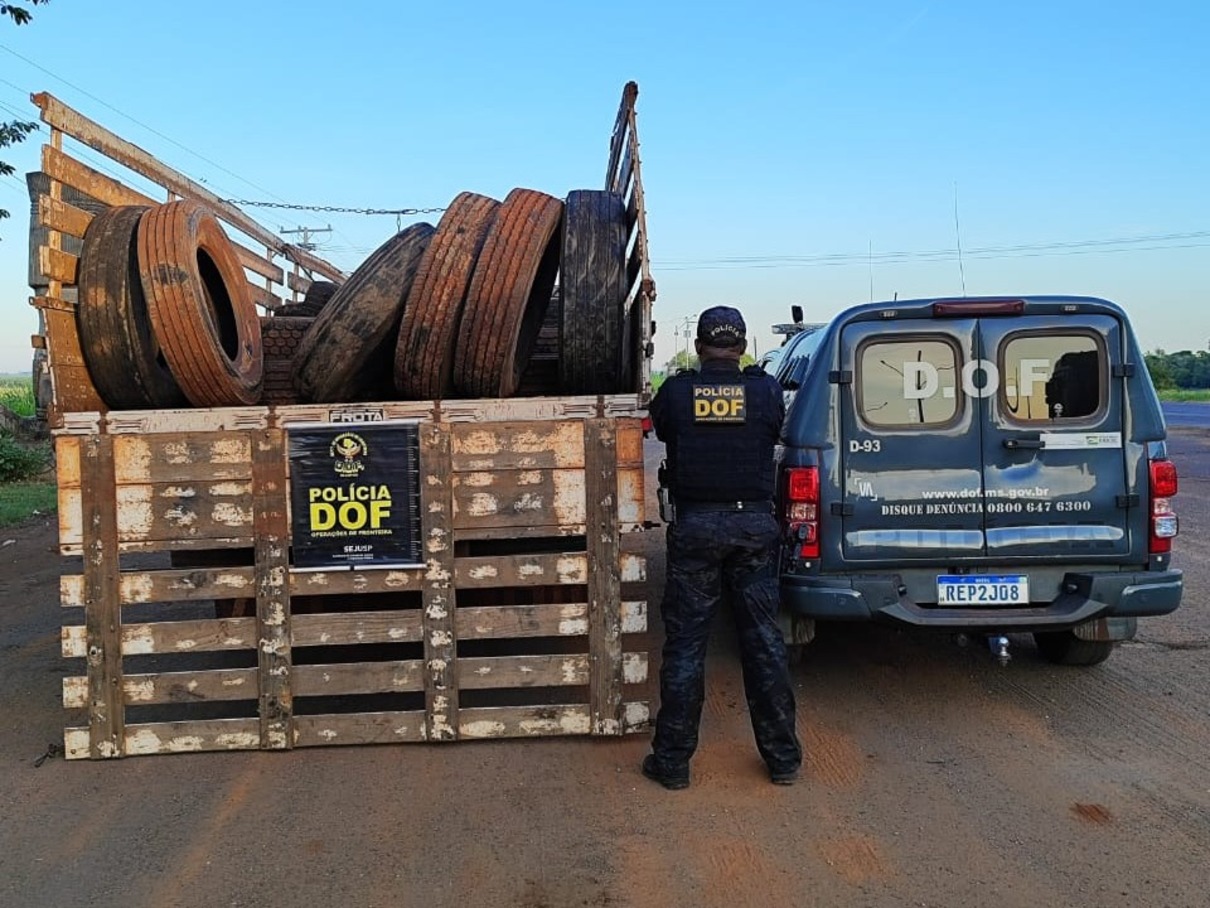 caminhao-com-mais-de-r$-90-mil-em-pneus-contrabandeados-e-apreendido-na-br-487