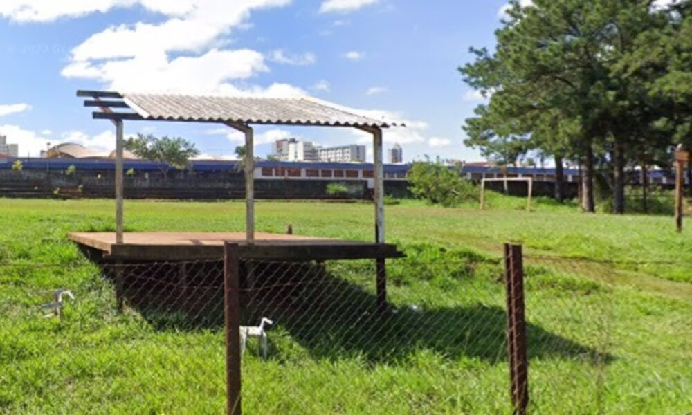 homem-e-esfaqueado-por-usuario-de-drogas-quando-fazia-manutencao-em-campo-de-futebol