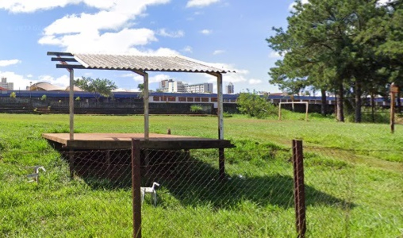 homem-e-esfaqueado-por-usuario-de-drogas-quando-fazia-manutencao-em-campo-de-futebol