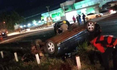 video:-carro-capota-apos-acidente-envolvendo-tres-veiculos-em-ribas-do-rio-pardo