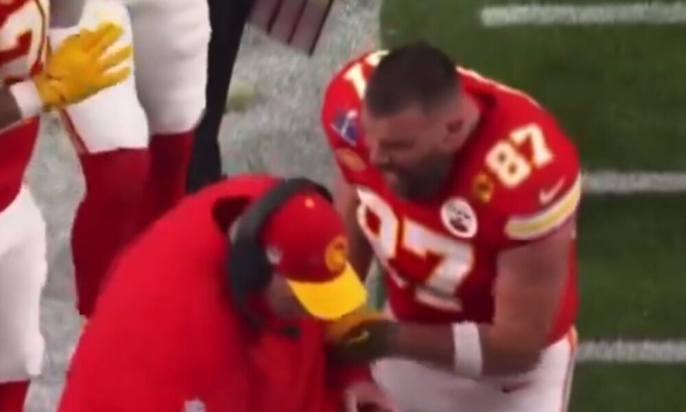 namorado-de-taylor-swift,-travis-kelce-fica-furioso-no-super-bowl-e-agarra-treinador