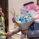 neymar-ganha-buque-de-flores-em-seu-retorno-a-arabia-saudita-para-recuperacao