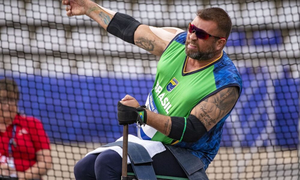 gp-de-dubai:-andre-rocha-conquista-ouro-no-lancamento-de-peso