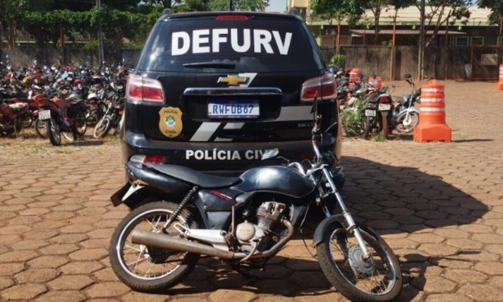 moto-roubada-com-placa-artesanal-e-apreendida-pela-defurv-no-pioneiros