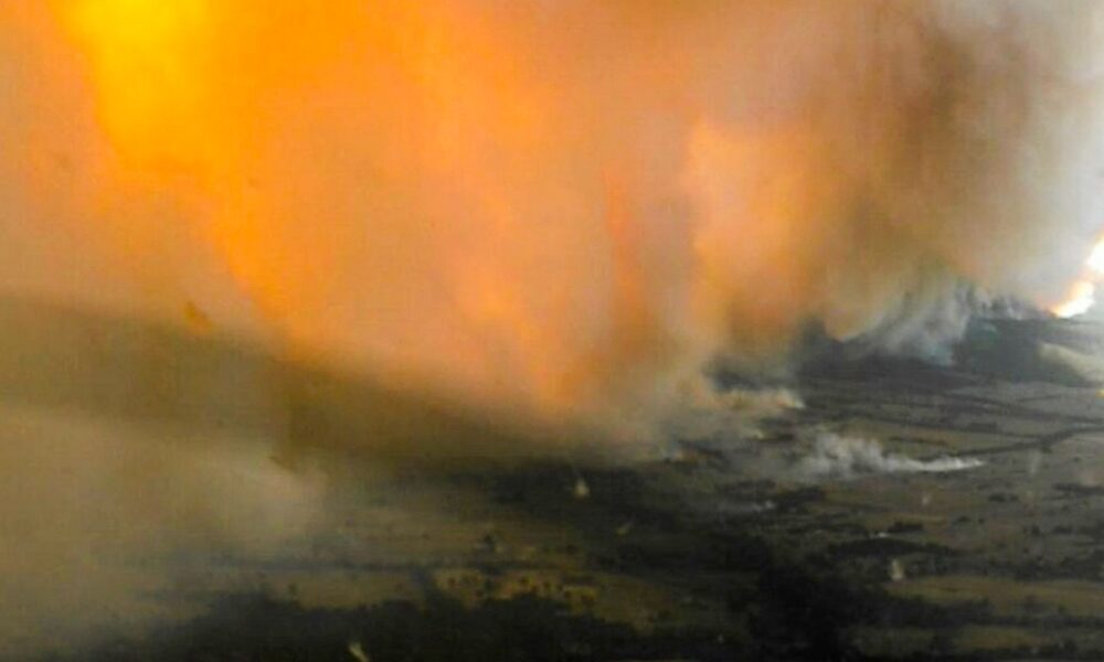 australia:-calor-e-ameacas-de-incendio-levam-milhares-a-deixar-casas