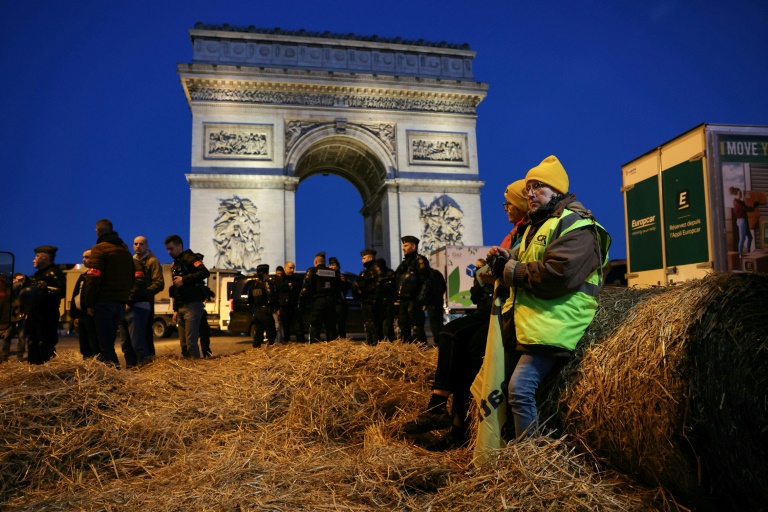 policia-francesa-prende-66-em-protesto-de-agricultores-em-paris-–-folha-de-dourados-–-noticias-de-dourados-ms-e-regiao