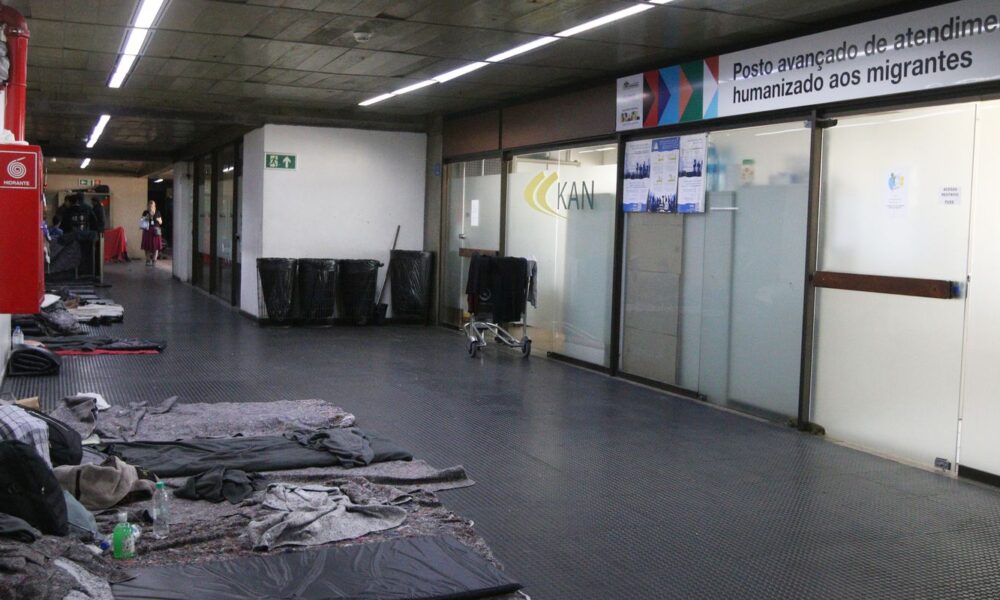 em-pleno-ramada,-afegaos-continuam-acampados-no-aeroporto-de-guarulhos