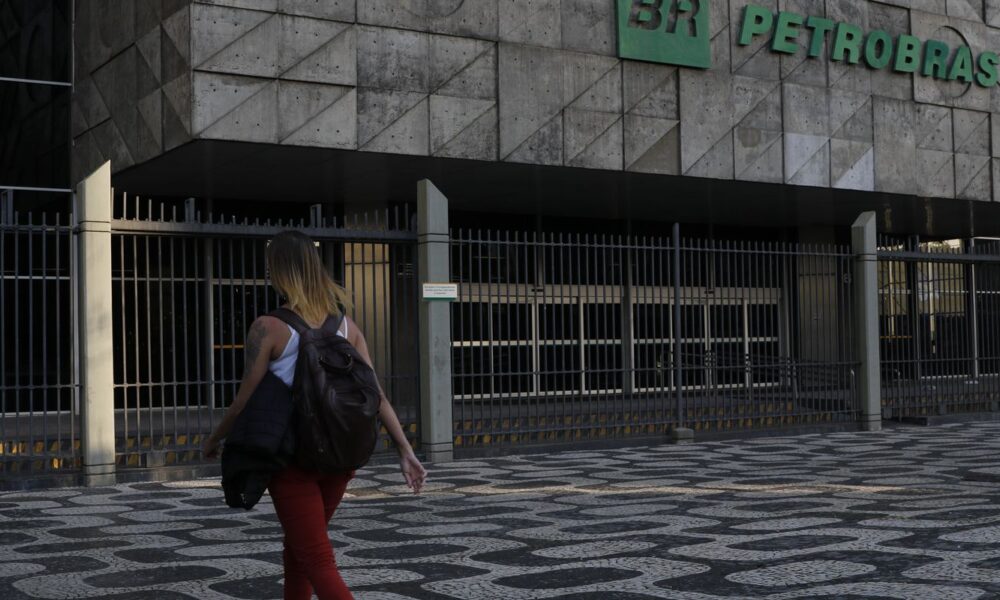 entenda-a-disputa-por-dividendos-da-petrobras-que-derrubou-acoes