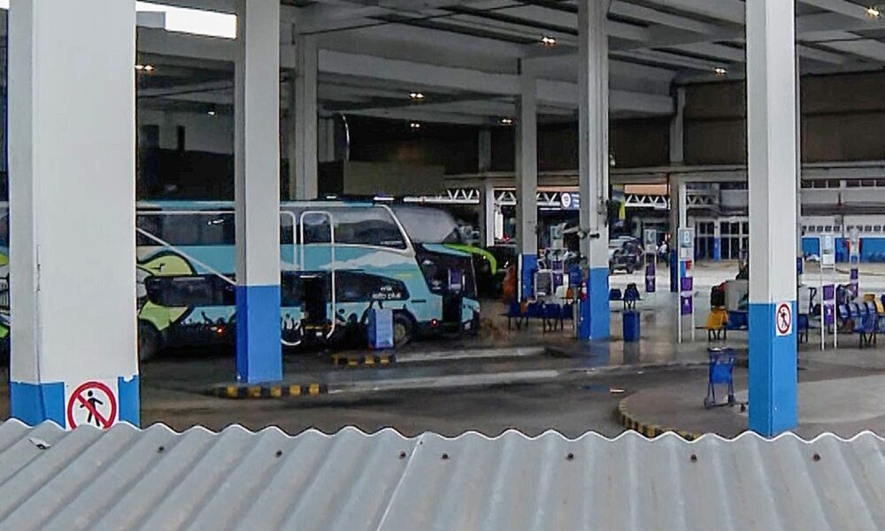 sequestrador-de-onibus-no-rio-se-entrega-a-policia