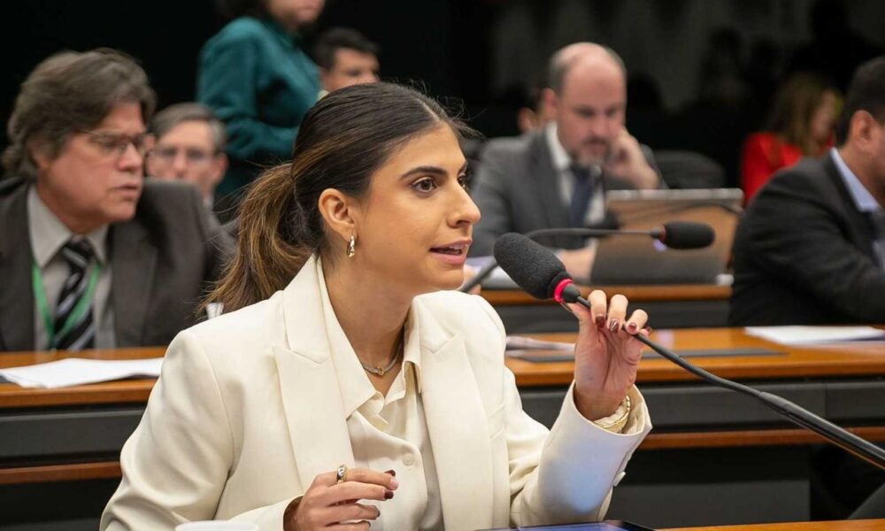 projeto-de-lei-aumenta-pena-para-crimes-com-uso-de-inteligencia-artificial-contra-mulheres-–-folha-de-dourados-–-noticias-de-dourados-ms-e-regiao