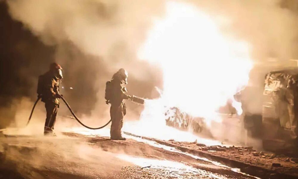 caminhao-tanque-tomba-e-incendeia-casas-em-belo-horizonte