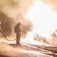 caminhao-tanque-tomba-e-incendeia-casas-em-belo-horizonte