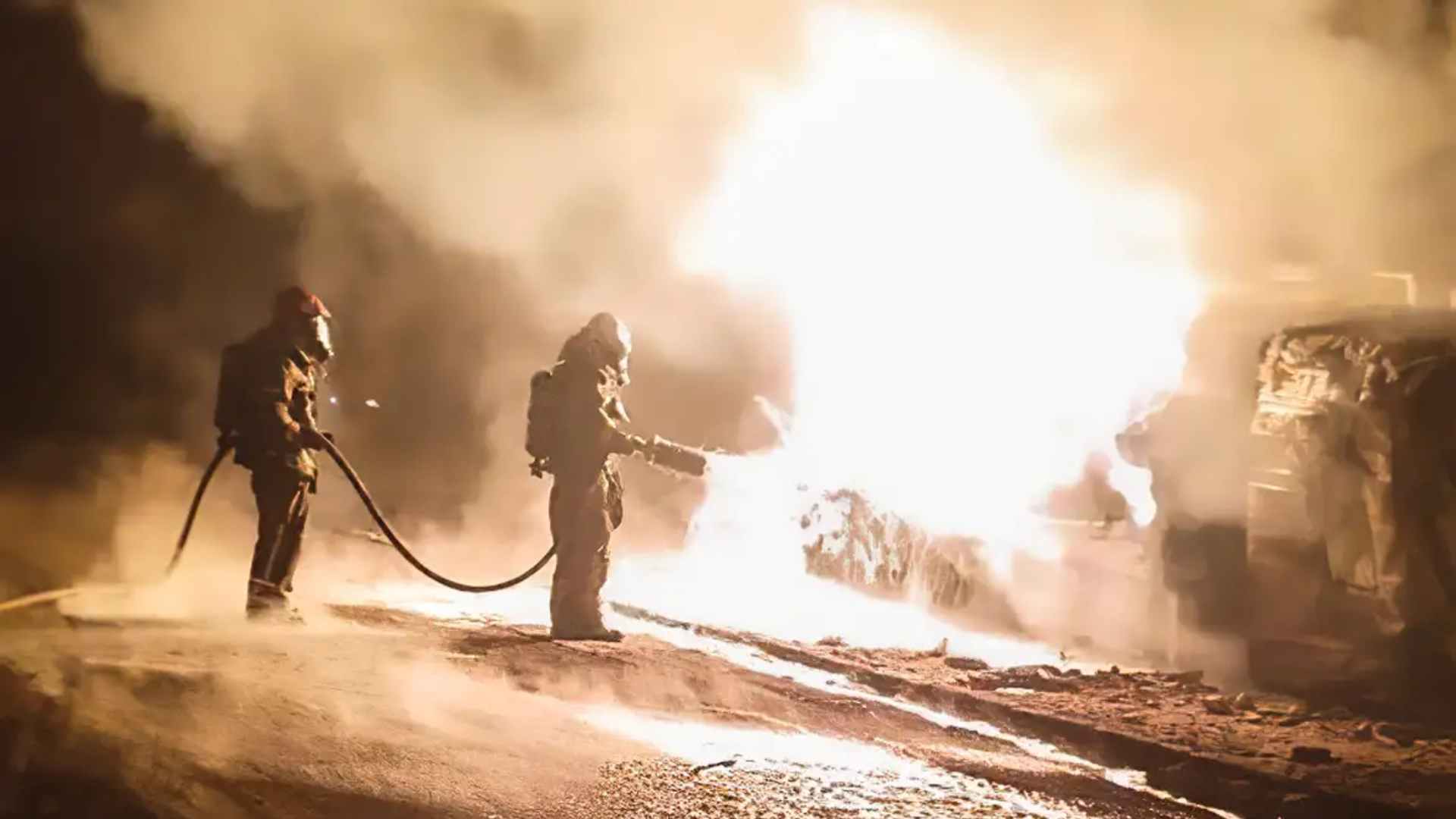 caminhao-tanque-tomba-e-incendeia-casas-em-belo-horizonte