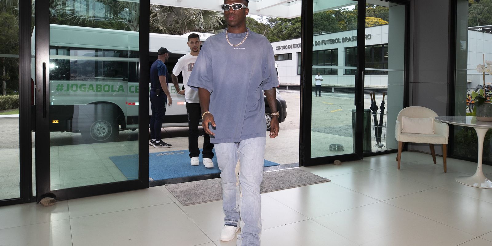 lula-se-manifesta-apos-novo-ataque-racista-contra-vini-jr.