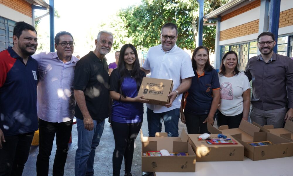 prefeitura-inicia-a-distribuicao-de-kits-escolares-para-alunos-da-reme-|-portal-prefeitura-de-dourados