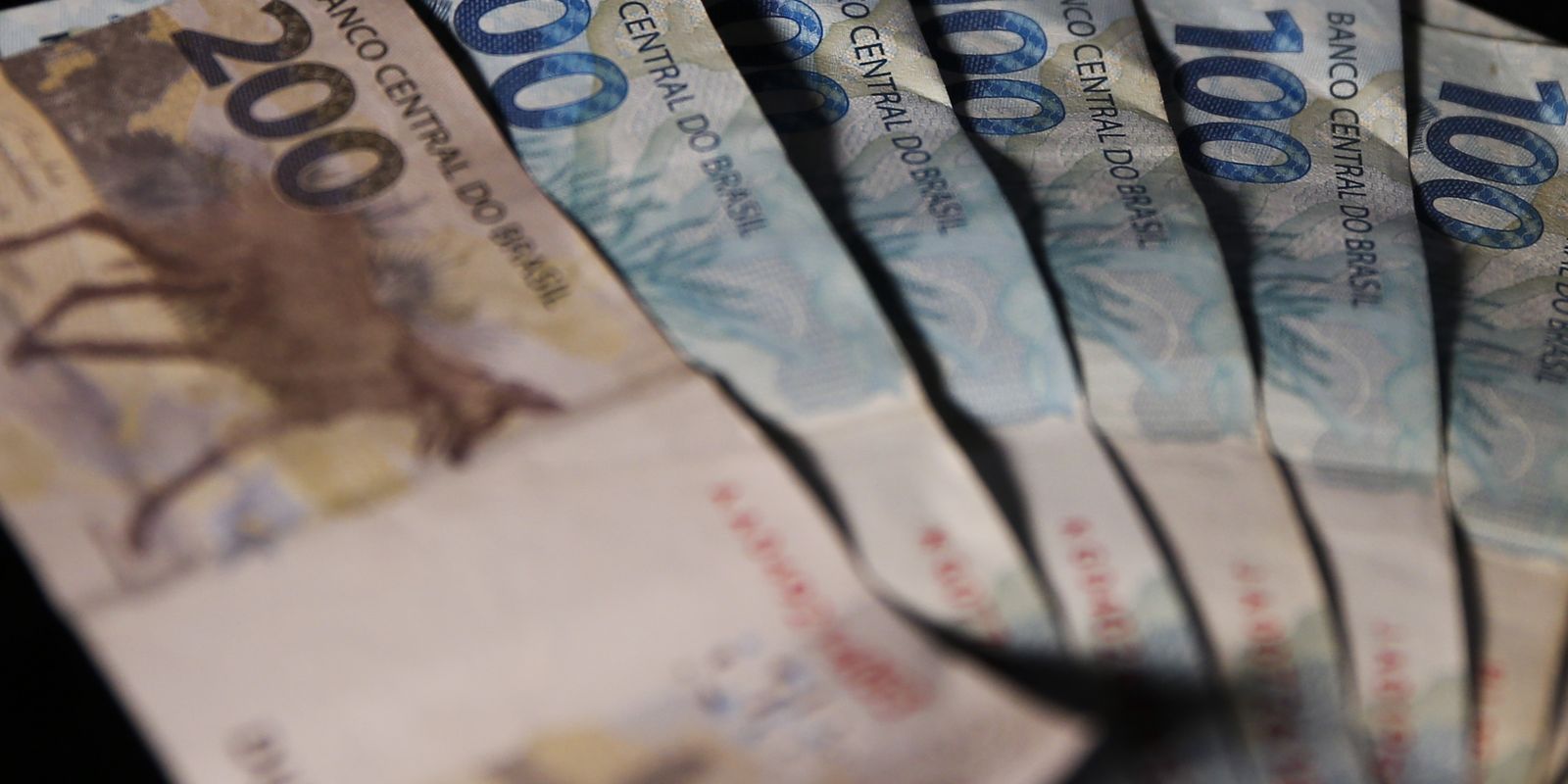 com-r$-186,52-bilhoes,-arrecadacao-federal-bate-recorde-para-fevereiro