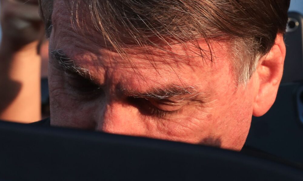 moraes-da-48h-para-bolsonaro-explicar-estadia-na-embaixada-da-hungria