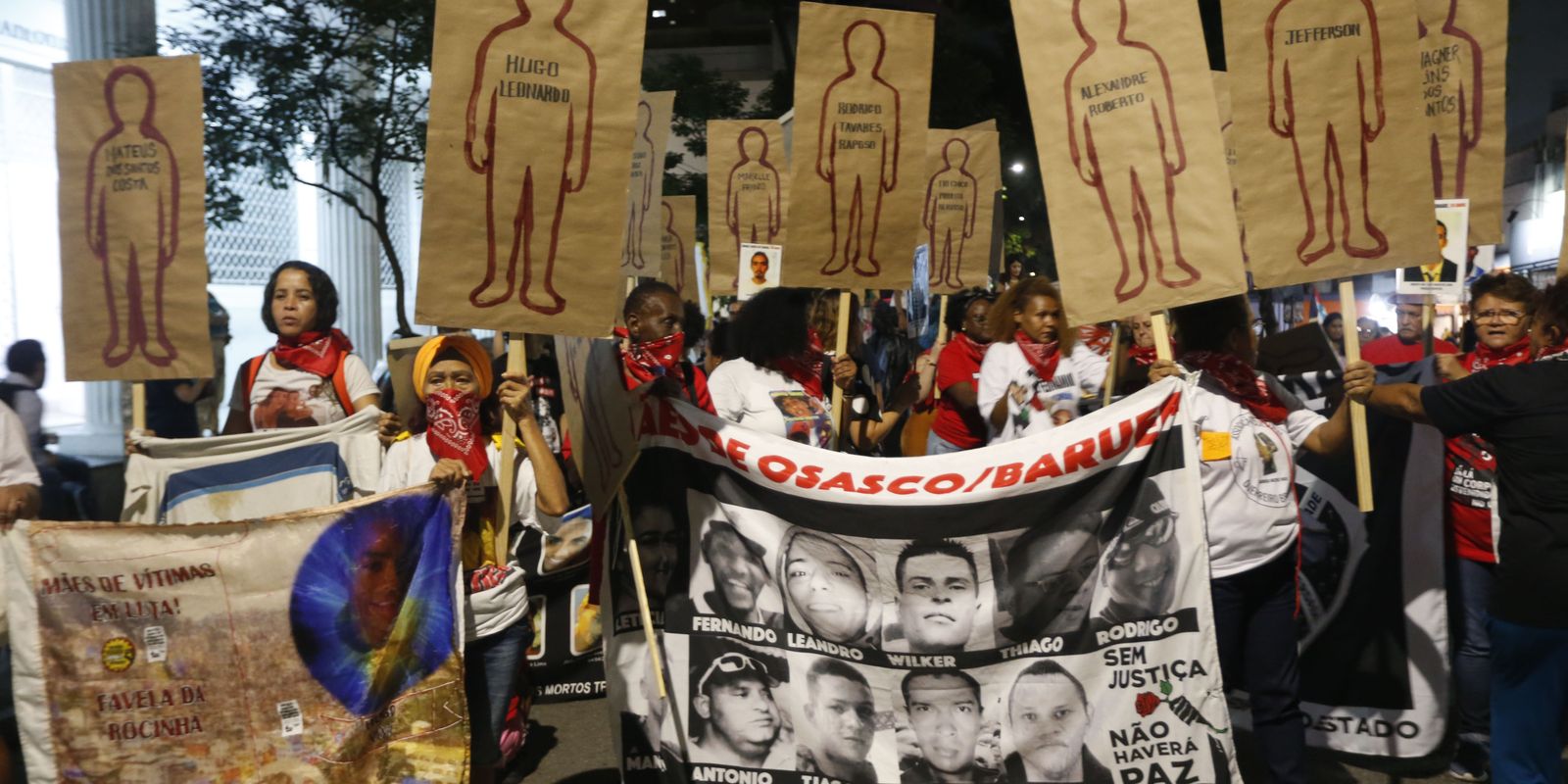 cordao-da-mentira-descomemora-golpe-de-64-nas-ruas-de-sao-paulo