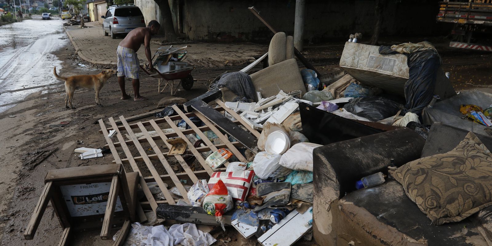 moradores-da-baixada-fluminense-comecam-a-receber-o-cartao-recomecar