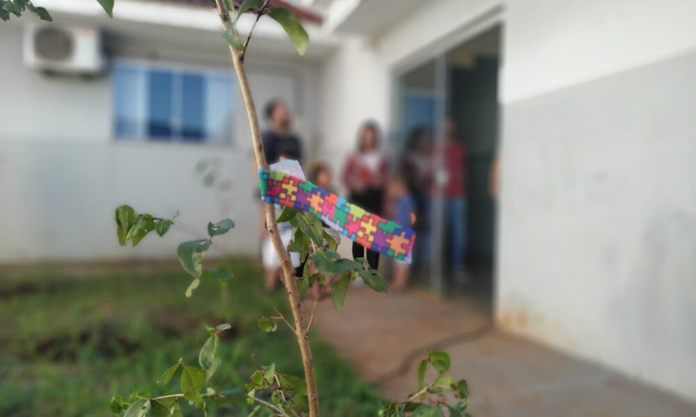 criancas-com-tea-fazem-plantio-de-arvores-pelo-dia-de-conscientizacao-sobre-o-autismo-|-portal-prefeitura-de-dourados
