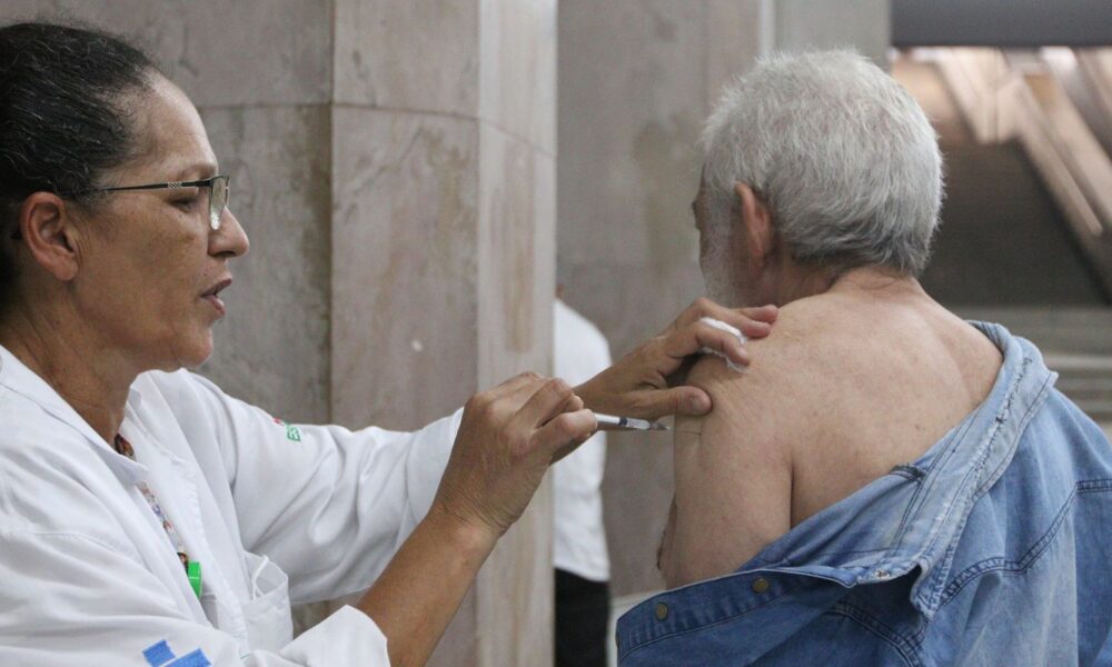 rj:-casos-de-covid-19-registram-queda;-atendimento-por-gripe-aumenta