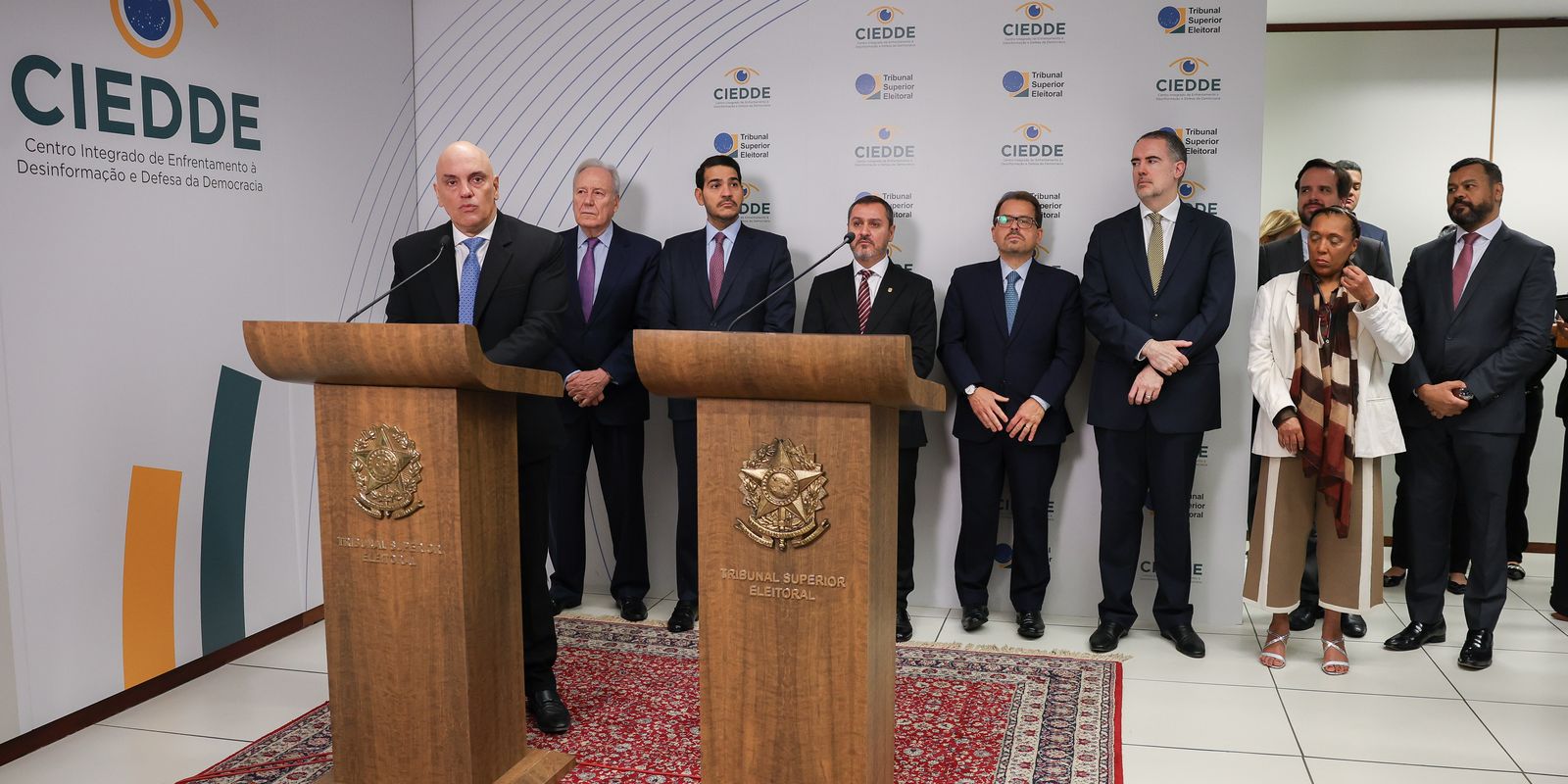 pf-e-agu-firmam-parceria-com-tse-para-combater-fake-news-nas-eleicoes