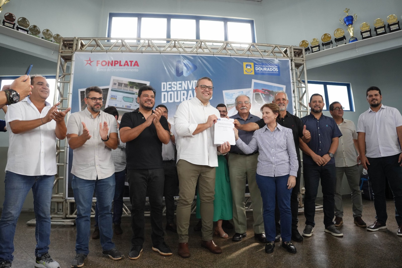 prefeito-alan-guedes-assina-duas-ordens-de-servicos-e-um-contrato,-totalizando-investimentos-de-mais-de-r$-23-milhoes-do-fonplata-|-portal-prefeitura-de-dourados