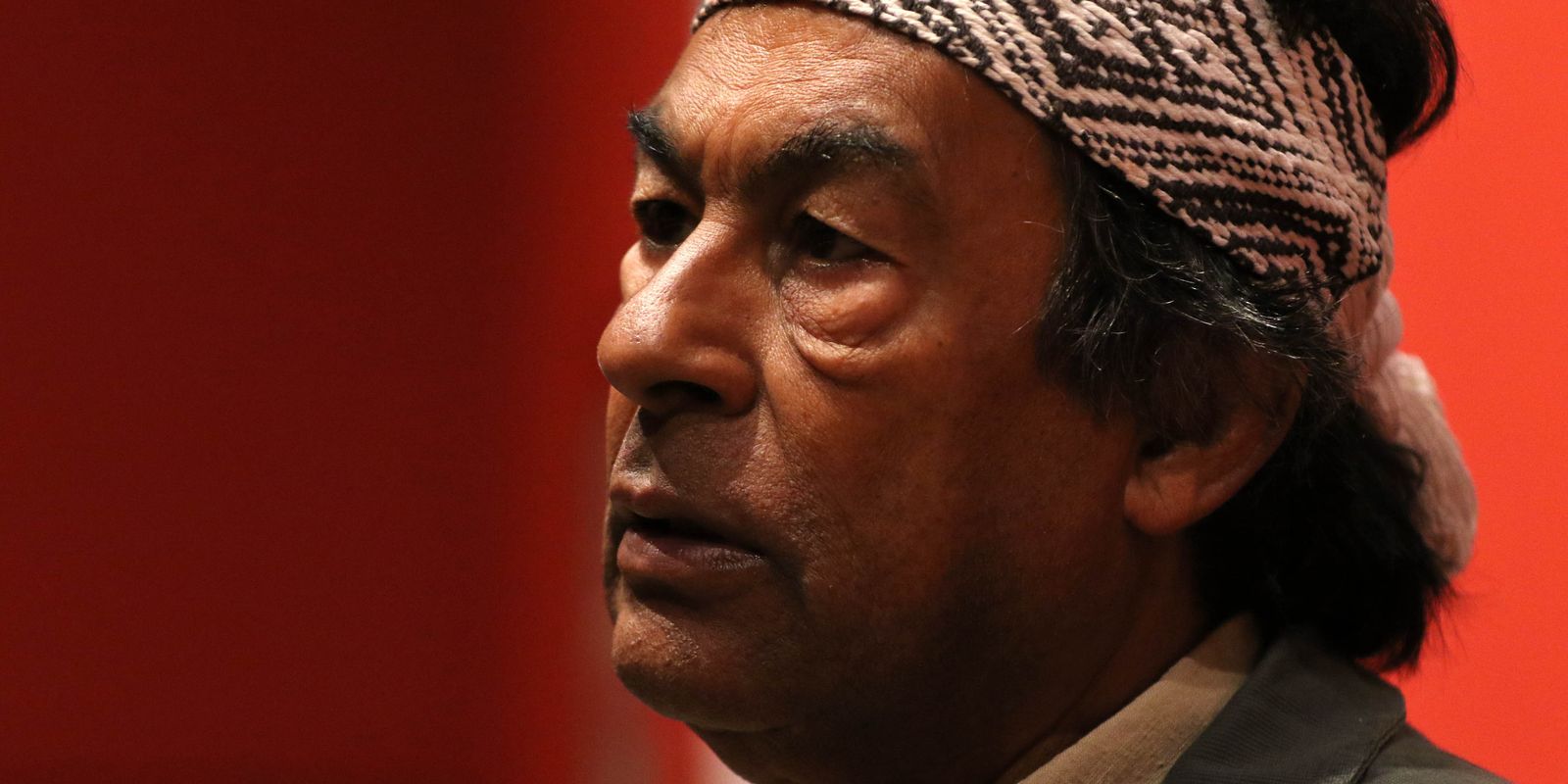 ailton-krenak-toma-posse-na-abl-e-diz-representar-pluralidade-indigena