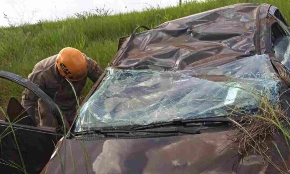motorista-de-41-anos-sofre-ferimentos-apos-carro-capotar-nas-margens-da-ms-338