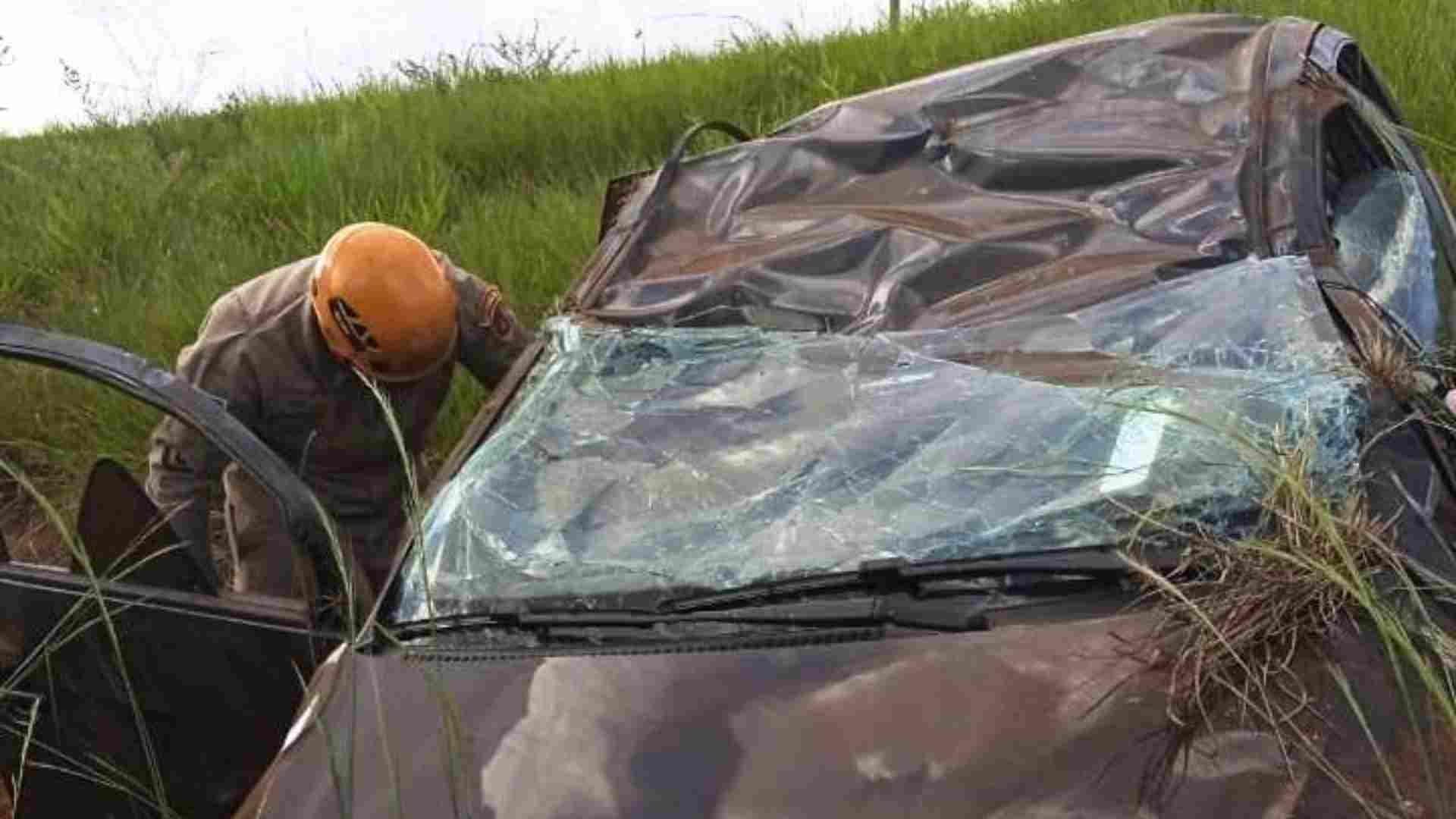 motorista-de-41-anos-sofre-ferimentos-apos-carro-capotar-nas-margens-da-ms-338
