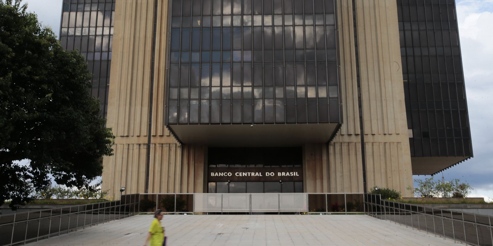 contas-publicas-tem-deficit-de-r$-48,7-bilhoes-em-fevereiro