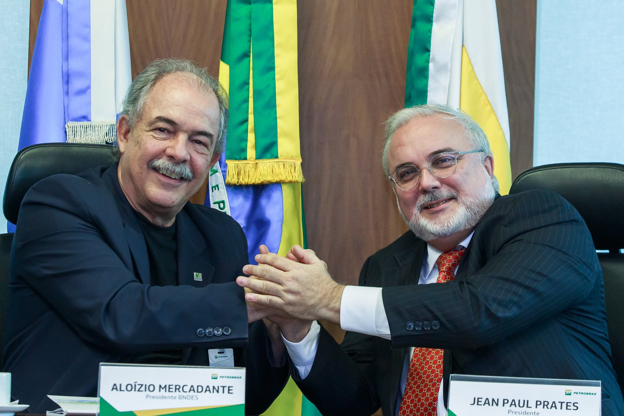 mercadante-evita-falar-de-petrobras-(petr4)-em-evento-no-bndes