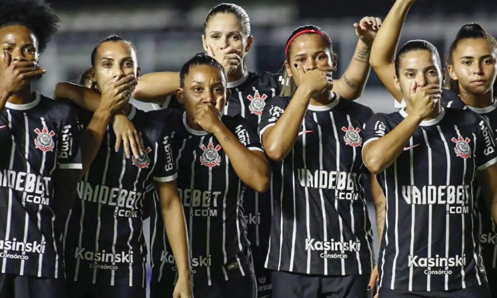 abertura-de-rodada-do-brasileirao-feminino-e-marcada-por-protestos
